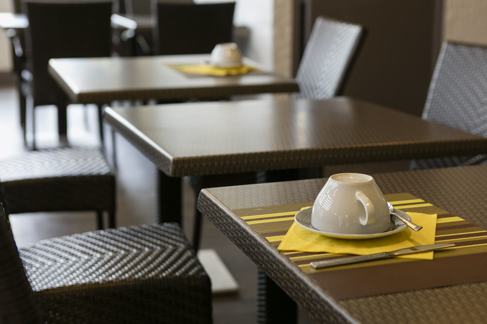 Le Charollais Motel Restaurant Contact-Hotel Vitry-en-Charollais Экстерьер фото